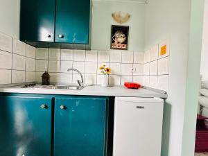 Infinity blue beach apartments - Renovated Apartments 2 Minutes from the Sea & Pool with Scenic Views