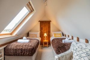 The Threshing Barn - Stunning 5 Bedroom Retreat!