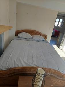 Appartement calme à louer, emplacement stratégique, proche de toutes commodités, de lautoroute, valenciennes, lille, Belgique, wifi, Netflix, parking Gratuits