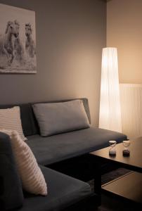 Loupis Home - Urban Apartment Cozy & Comfortable