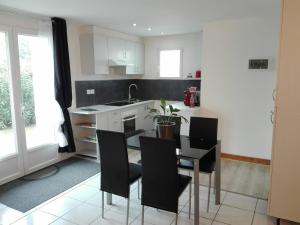 Appartements Joli appartement renove avec jardin clos : photos des chambres