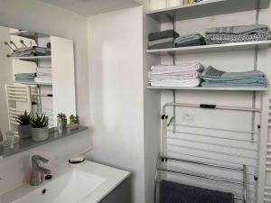 Appartements Joli appartement renove avec jardin clos : photos des chambres