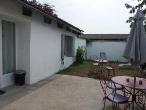 Appartements Joli appartement renove avec jardin clos : photos des chambres