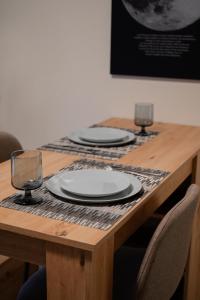 Loupis Home - Urban Apartment Cozy & Comfortable