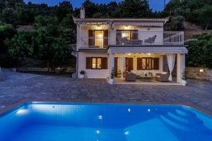 Aigaio pool Villa, gaze the sunset over the Aegean sea
