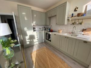 Pretty Putney flat close to the river