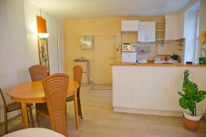 Camille - Authentic 4-Bed Apartment Saint-Germain Notre Dame