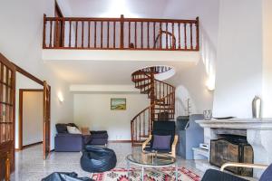 Private Gardened House - 5min from the beach