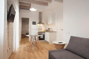 Flat with balcony next to the beach, SV