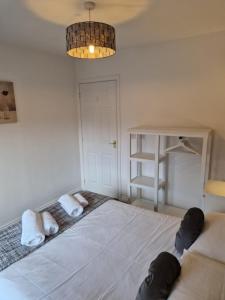 Hereford - Mayflower Coach House, Modern 2 Bedroom Property With Parking, Located South Of Hereford City, Suitable For Small Family, Couple Or Contractors - Sleeps Up To 5 Guests - Hosted by RENTMYHOUSE