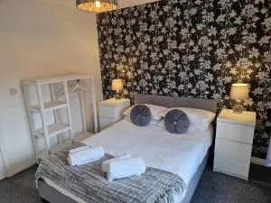 Hereford - Mayflower Coach House, Modern 2 Bedroom Property With Parking, Located South Of Hereford City, Suitable For Small Family, Couple Or Contractors - Sleeps Up To 5 Guests - Hosted by RENTMYHOUSE - Aconbury