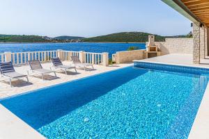 Beachfront Villa, 28 sqm Heated Infinity Pool, Open Sea Sunset Views - Villa Sunset