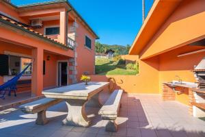 Slow Living Countryside House by Portugal Active