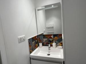 Appartements Bas de villa, vue mer, terrasse, clim, piscine : photos des chambres