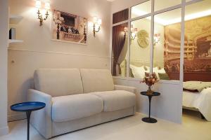 Palais royal apartment