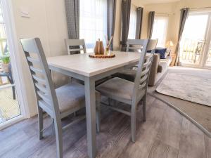 17 Birchwood Close