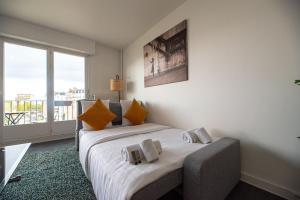 CIA - Pereire, Spacious Flat with Balcony