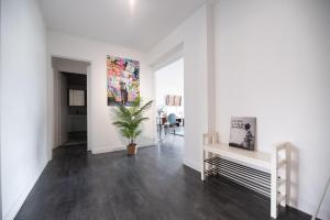 CIA - Pereire, Spacious Flat with Balcony