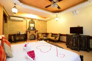 CHOKHI DHANI INDORE