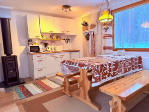 Aurora Lakefront Cottage OTSOLA, 55 km from Rovaniemi