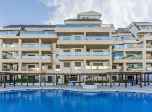 Sky-High Luxury Panoramic Sea Views & Expansive Terraces in this La Duquesa Penthouse