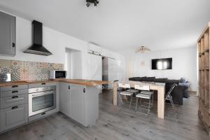 AS15280 - P3 face à la mer avec garage privé à 2 pas du Centre Ville