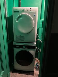 Appartements Lovely quiet 2 rooms close to center with balcony : Appartement 2 Chambres