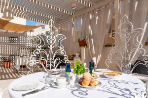 Palazzo Grassi by Vivimy