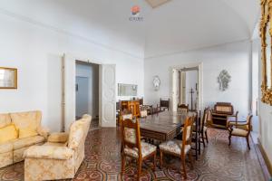 Palazzo Grassi by Vivimy