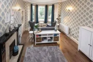 Bright spacious Edinburgh City Centre Apartment - Эдинбург