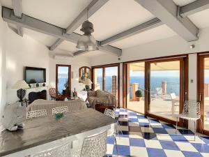 Sur les hauteurs de Théoule villa avec une magnifique vue mer