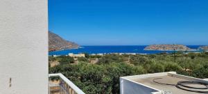 Plaka-Sleeps4-Parking-Pool-HotTub-SeaViews