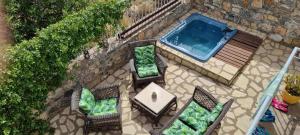 Plaka-Sleeps4-Parking-Pool-HotTub-SeaViews