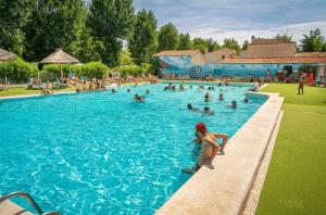 Camping 4 etoiles - Espace aquatique - 500m plage - ccagefg