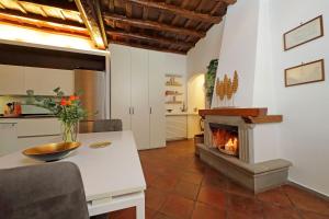 Trastevere Historic Loft by Luxury Getaways