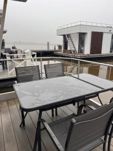 Winter at our Houseboat "Oslo"