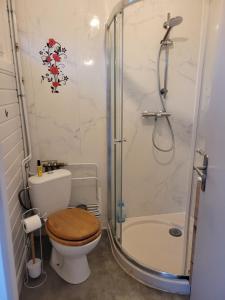 Chalet "chez Sara" au bord du canal