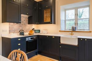 Charming Coach House Retreat Near Sherborne Abbey