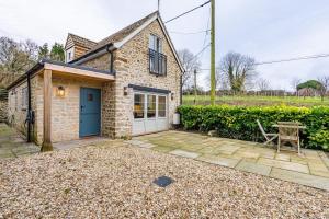 Charming Coach House Retreat Near Sherborne Abbey
