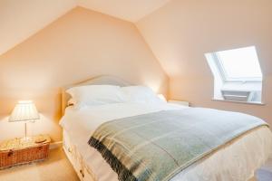 Charming Coach House Retreat Near Sherborne Abbey