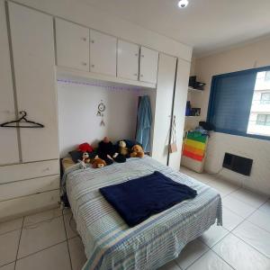 Apartamento 3 dormitórios 150 metros da praia