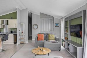 Clover Lodge, 32 Roadford Lake Lodges, Lifton