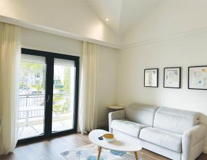 Contemporary Studio Apartment - Lustica Centrale