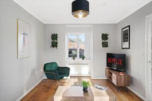 Ideal 3 bed House in Wolverhampton - Parking