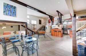 Loft atypique avec bowling, baby-foot, flipper pour 8 voyageurs