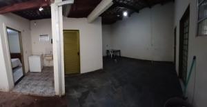 Casa grande e bem localizada