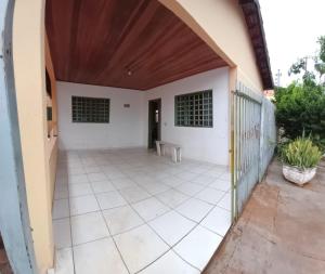 Casa grande e bem localizada