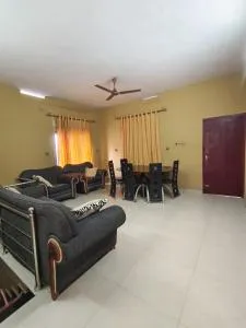 Chakkalakkal Stay - Elūr