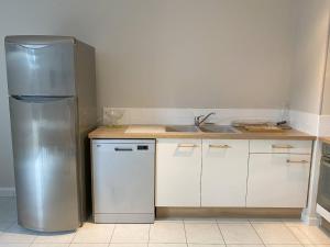 Appartement 2 chambres avec terrasse au cœur de Perros-Guirec, parking inclus - FR-1-368-449