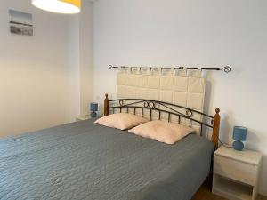 Appartement 2 chambres avec terrasse au cœur de Perros-Guirec, parking inclus - FR-1-368-449